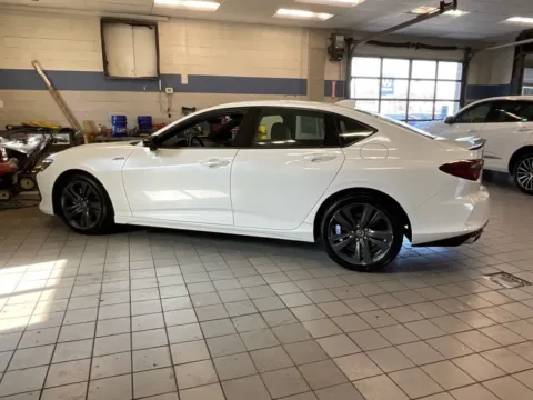 More photos of 2022 Acura TLX w/A-Spec Package at Jay Wolfe Acura, MO