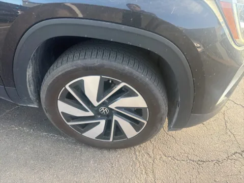 More photos of 2025 Volkswagen Atlas 2.0T SE w/Technology at Jay Wolfe Acura, MO