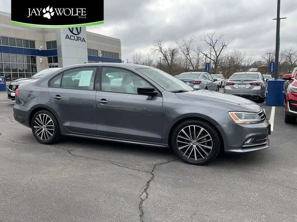 Gray 2015 Volkswagen Jetta Sedan 1.8T Sport for sale in Kansas City, MO