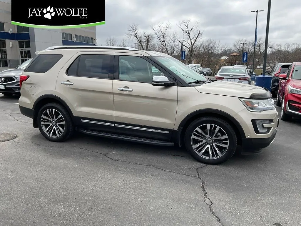 White 2017 Ford Explorer Platinum for sale in Kansas City, MO