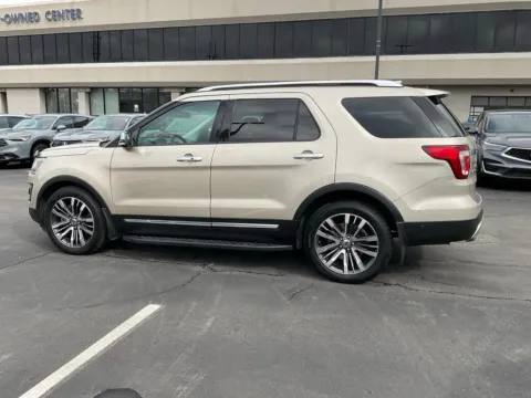 More photos of 2017 Ford Explorer Platinum at Jay Wolfe Acura, MO