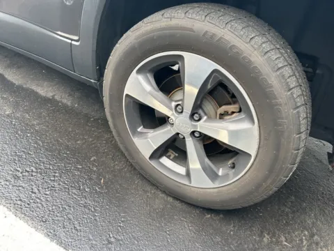 More photos of 2019 Jeep Cherokee Limited at Jay Wolfe Acura, MO