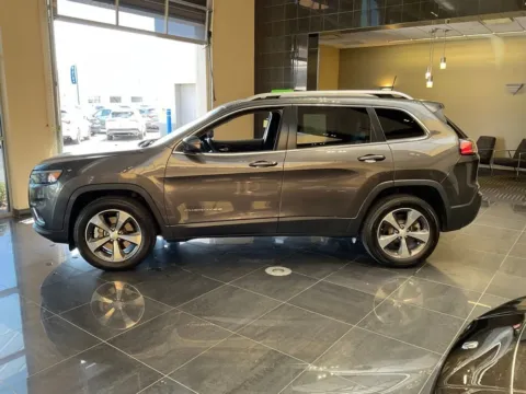 More photos of 2019 Jeep Cherokee Limited at Jay Wolfe Acura, MO