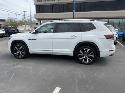 More photos of 2024 Volkswagen Atlas 2.0T SEL Premium R-Line at Jay Wolfe Acura, MO