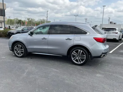 More photos of 2017 Acura MDX w/Advance Pkg at Jay Wolfe Acura, MO