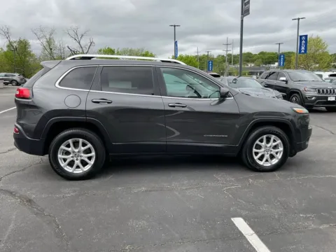 More photos of 2015 Jeep Cherokee Latitude at Jay Wolfe Acura, MO