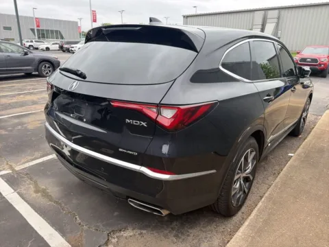 More photos of 2022 Acura MDX w/Technology Package at Jay Wolfe Acura, MO