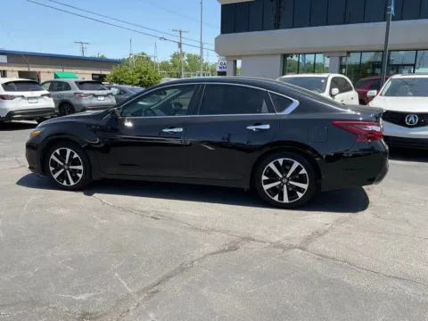 More photos of 2018 Nissan Altima 2.5 SR at Jay Wolfe Acura, MO