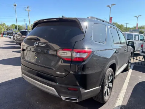 More photos of 2023 Honda Pilot Touring at Jay Wolfe Acura, MO
