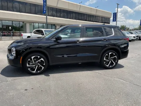 More photos of 2023 Mitsubishi Outlander SE at Jay Wolfe Acura, MO