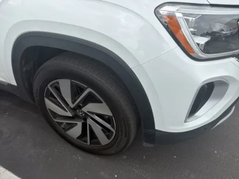 More photos of 2024 Volkswagen Atlas 2.0T SEL at Jay Wolfe Acura, MO