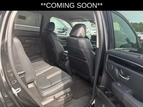 More photos of 2023 Honda Pilot EX-L 8 Passenger at Jay Wolfe Acura, MO