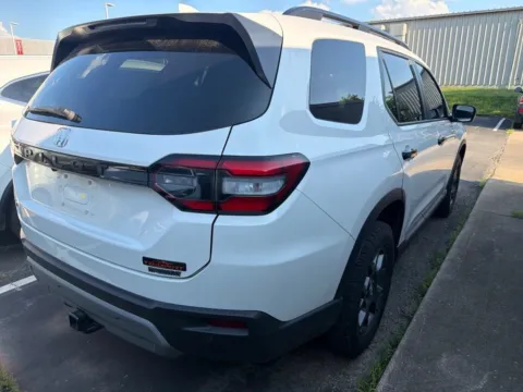 More photos of 2025 Honda Pilot TrailSport at Jay Wolfe Acura, MO