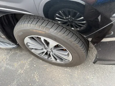 More photos of 2018 Acura RDX w/Advance Pkg at Jay Wolfe Acura, MO