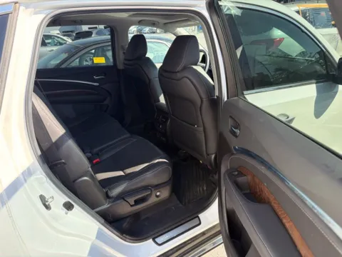 More photos of 2020 Acura MDX w/Technology Pkg at Jay Wolfe Acura, MO
