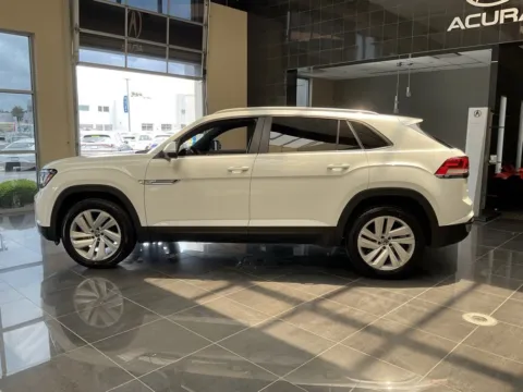 More photos of 2021 Volkswagen Atlas Cross Sport 2.0T SE w/Technology at Jay Wolfe Acura, MO