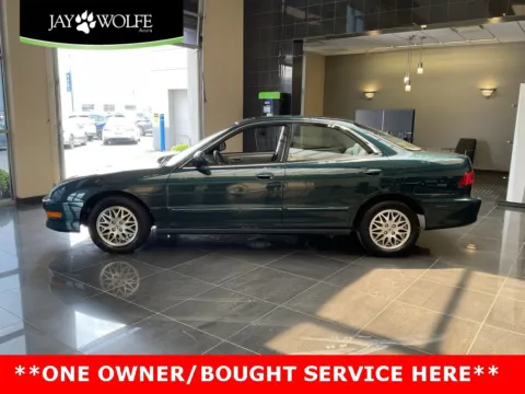 More photos of 1998 Acura Integra LS at Jay Wolfe Acura, MO