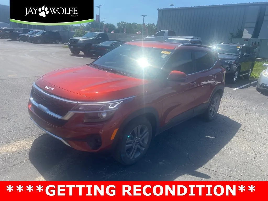Orange 2023 Kia Seltos S for sale in Kansas City, MO