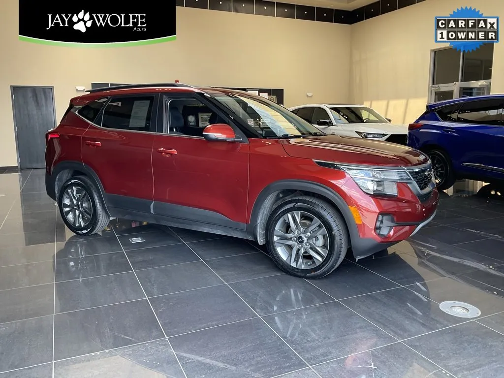 Orange 2023 Kia Seltos S for sale in Kansas City, MO