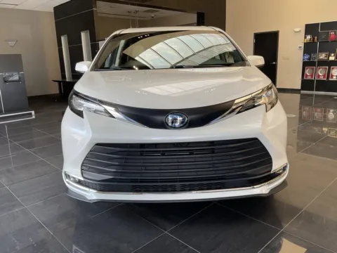 Photos of 2021 Toyota Sienna XLE for sale in Kansas City, MO at Jay Wolfe Acura