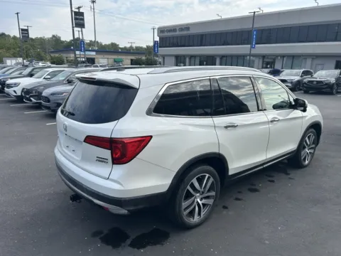 More photos of 2018 Honda Pilot Touring at Jay Wolfe Acura, MO