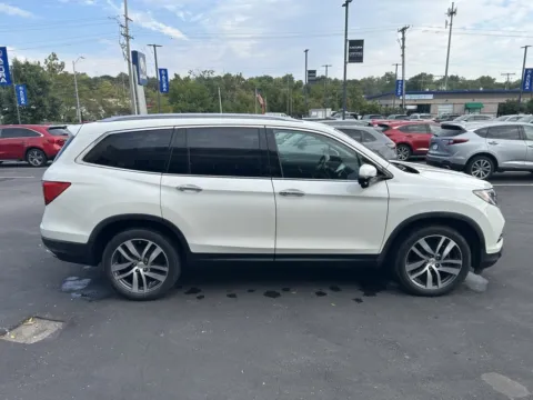 More photos of 2018 Honda Pilot Touring at Jay Wolfe Acura, MO
