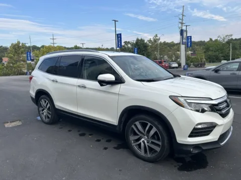 Another view of 2018 Honda Pilot Touring for sale in Kansas City, MO at Jay Wolfe Acura