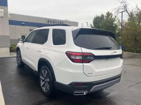 More photos of 2025 Honda Pilot Touring at Jay Wolfe Acura, MO