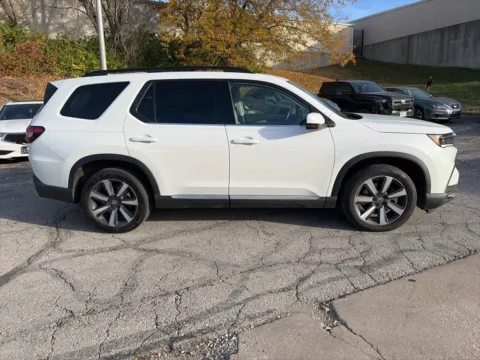 More photos of 2024 Honda Pilot Touring at Acura of Overland Park, KS