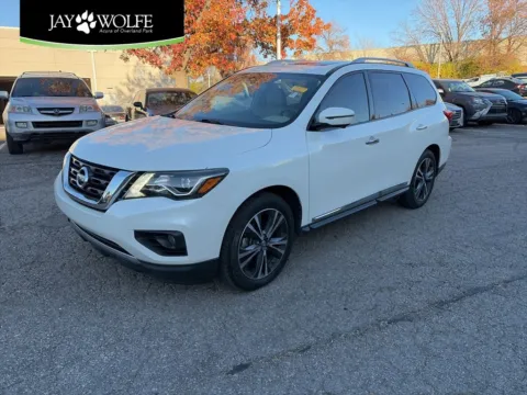 White 2019 Nissan Pathfinder Platinum for sale in Overland Park, KS