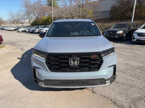 Photos of 2025 Honda Pilot TrailSport for sale in Overland Park, KS at Acura of Overland Park