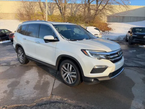 Another view of 2017 Honda Pilot Touring for sale in Overland Park, KS at Acura of Overland Park