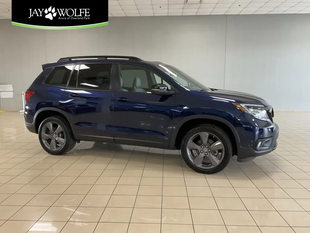 Used 2020 Honda Passport Touring with VIN 5FNYF8H99LB000586 for sale in Kansas City
