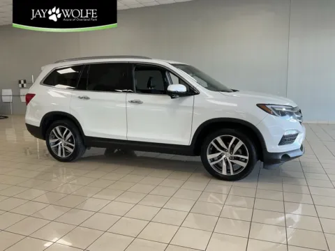 White 2017 Honda Pilot Touring for sale in Overland Park, KS