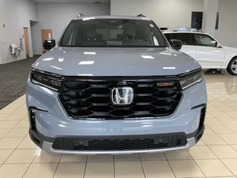 Photos of 2025 Honda Pilot TrailSport for sale in Overland Park, KS at Acura of Overland Park