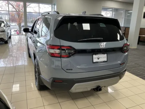 More photos of 2025 Honda Pilot TrailSport at Acura of Overland Park, KS