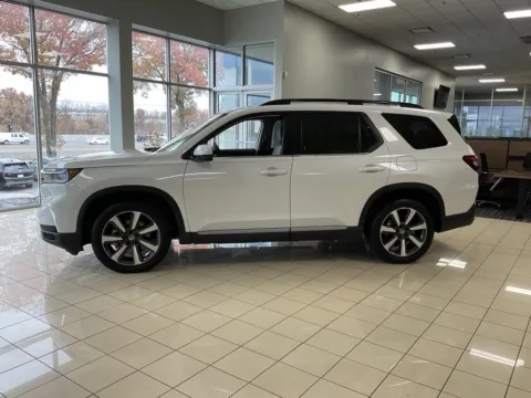 More photos of 2024 Honda Pilot Touring at Acura of Overland Park, KS