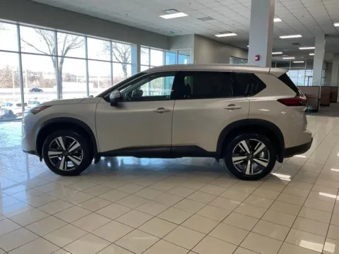 More photos of 2024 Nissan Rogue SL at Acura of Overland Park, KS