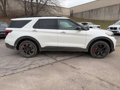More photos of 2020 Ford Explorer ST at Acura of Overland Park, KS