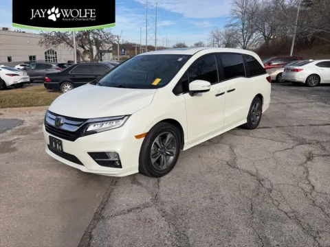 White 2019 Honda Odyssey Touring for sale in Overland Park, KS