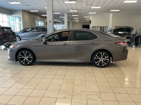 More photos of 2018 Toyota Camry SE at Acura of Overland Park, KS