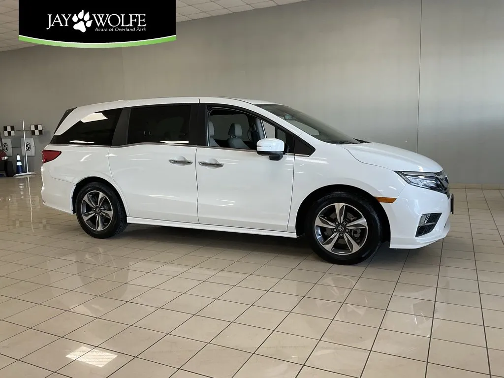 White 2019 Honda Odyssey Touring for sale in Overland Park, KS