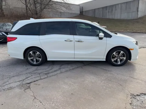 More photos of 2019 Honda Odyssey Touring at Acura of Overland Park, KS