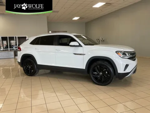White 2022 Volkswagen Atlas Cross Sport 3.6L V6 SE w/Technology for sale in Overland Park, KS