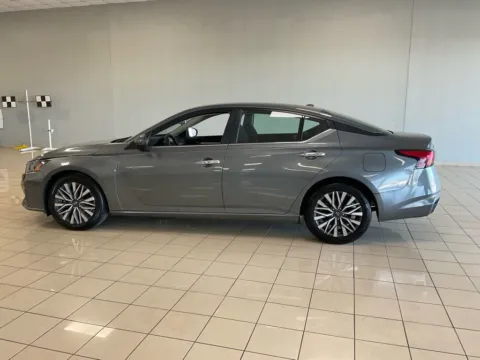 More photos of 2023 Nissan Altima 2.5 SV at Acura of Overland Park, KS