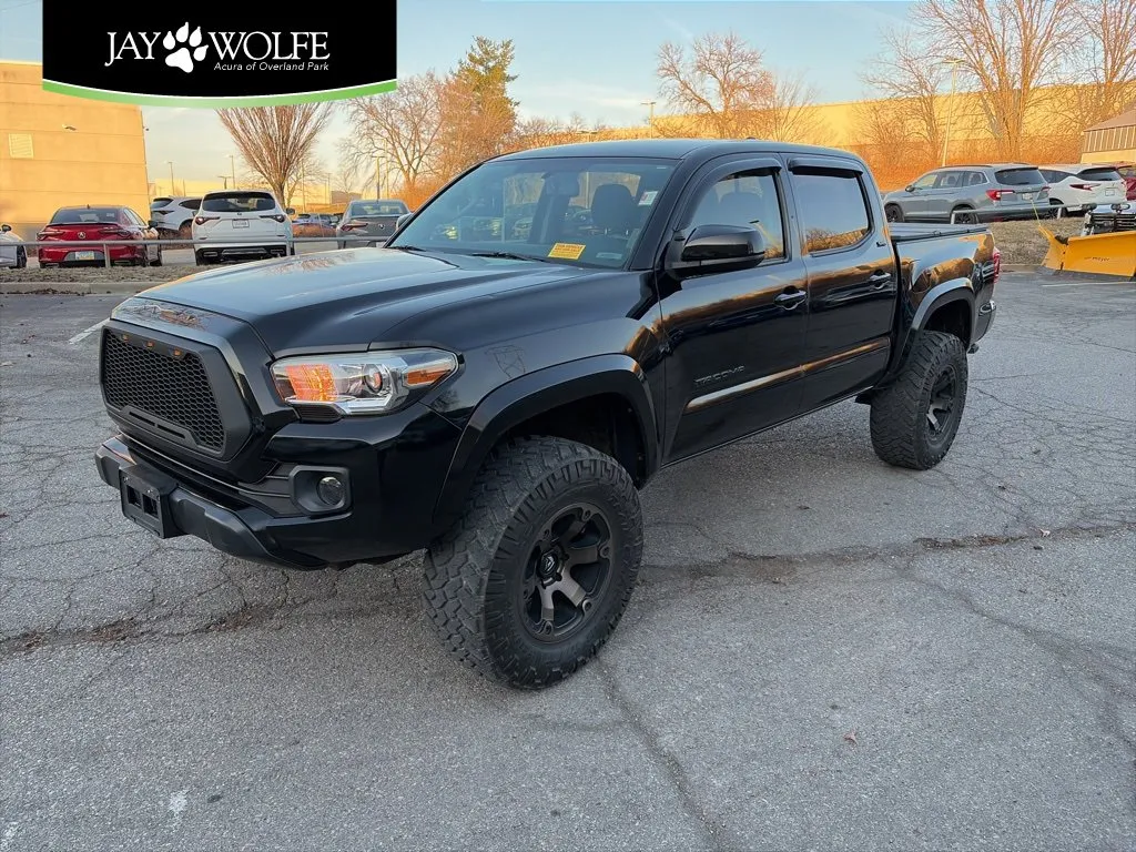Black 2017 Toyota Tacoma SR5 for sale in Overland Park, KS