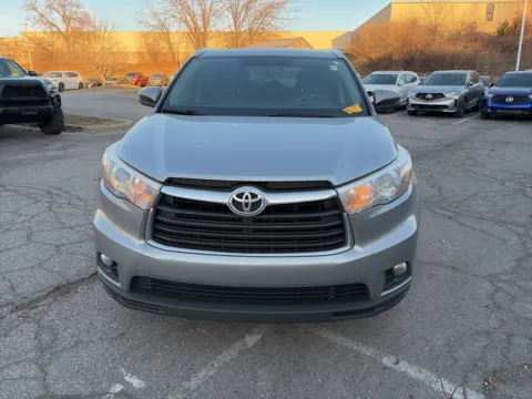 Photos of 2015 Toyota Highlander XLE for sale in Overland Park, KS at Acura of Overland Park