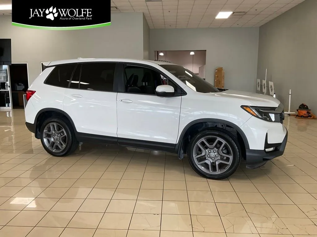 Used 2023 Honda Passport EX-L with VIN 5FNYF8H59PB013485 for sale in Kansas City