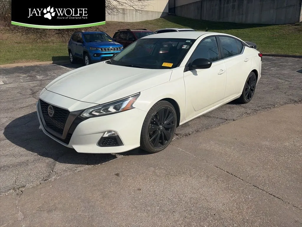 White 2019 Nissan Altima 2.5 SR for sale in Overland Park, KS
