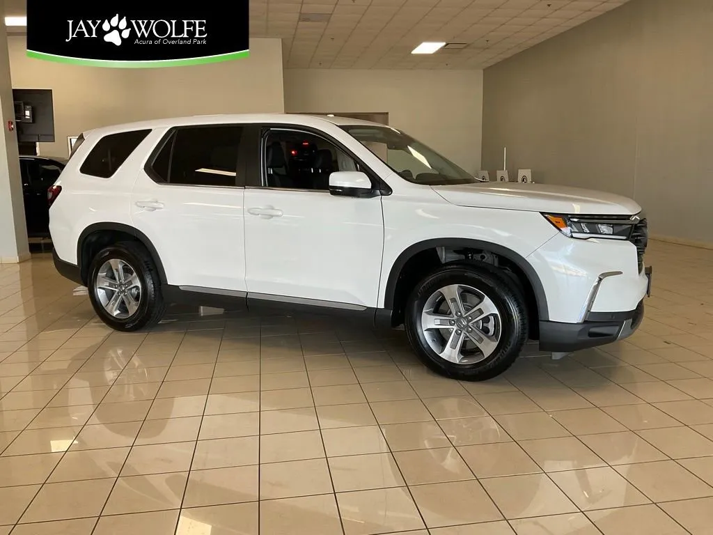 Used 2025 Honda Pilot EX-L with VIN 5FNYG2H4XSB008094 for sale in Kansas City